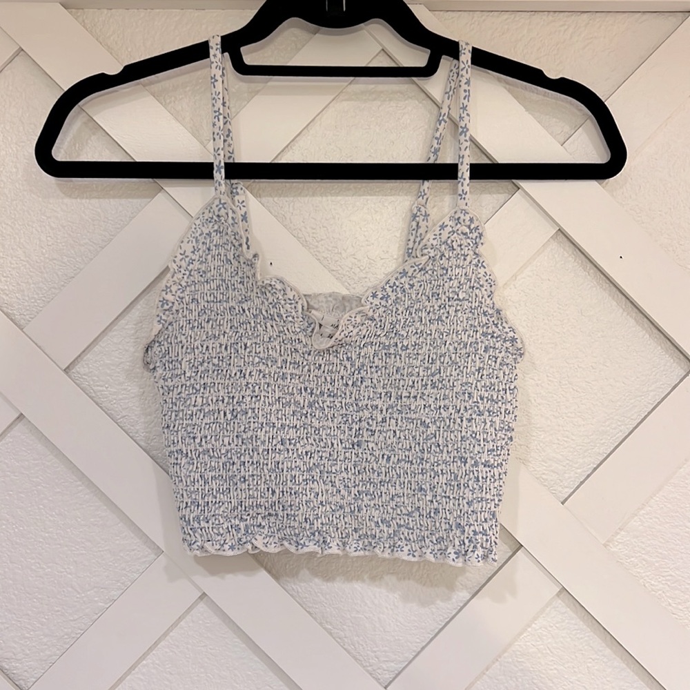 TILLY’s blue and white floral crop top